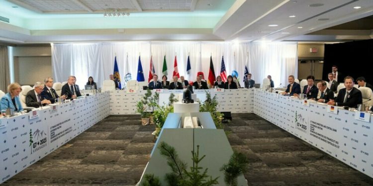 G7 glosses over tariffs, pledges to cut global economic imbalances