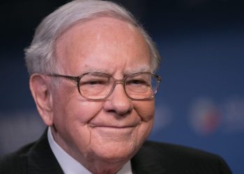 Here's how business leaders are reacting to Warren Buffett stepping down from Berkshire Hathaway