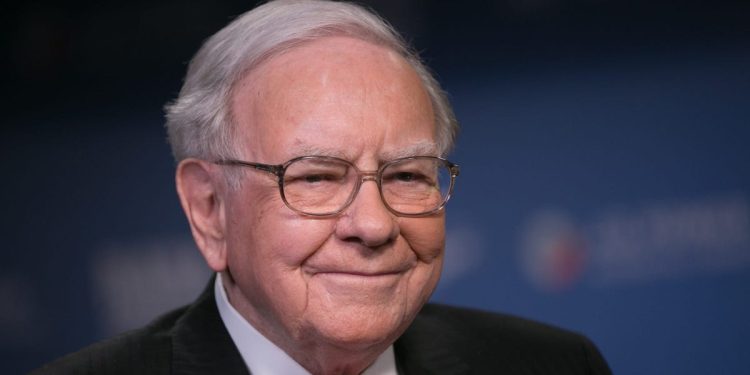 Here's how business leaders are reacting to Warren Buffett stepping down from Berkshire Hathaway
