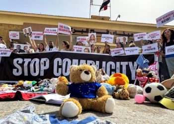 Italian MPs protest at Egypt’s Gaza border against war