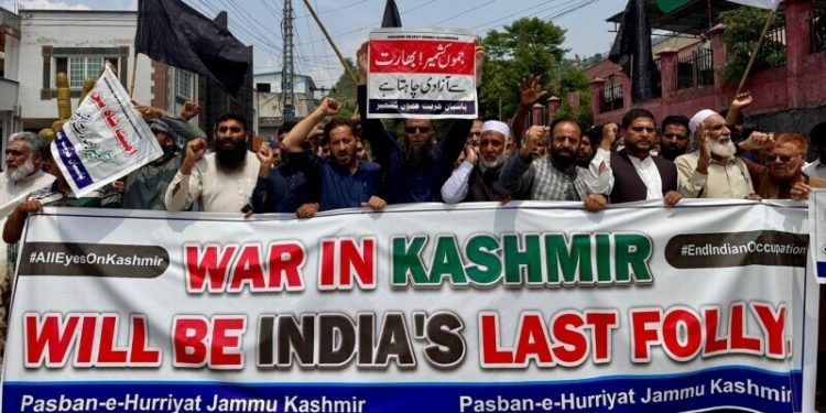 Kashmiri activists mark Ashraf Sehrai’s anniversary with anti-India protest