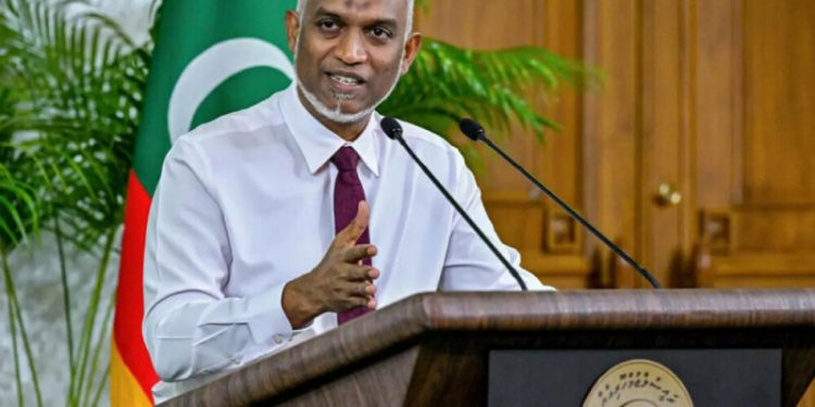 Maldives president holds record 15-hour press conference