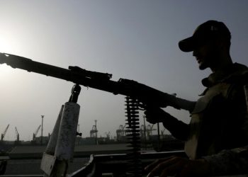 Pakistan and India step up military strikes amid calls to de-escalate