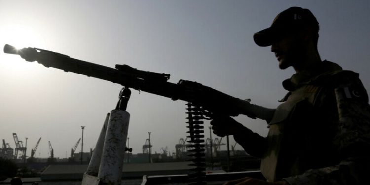 Pakistan and India step up military strikes amid calls to de-escalate