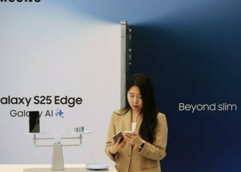 Samsung launches slimmest smartphone as races against rival Apple