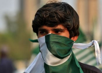 Twin cities’ residents rally behind armed forces as daily life continues uninterrupted