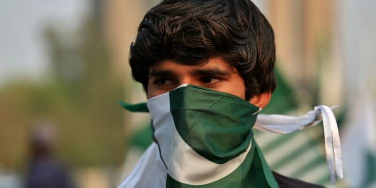 Twin cities’ residents rally behind armed forces as daily life continues uninterrupted