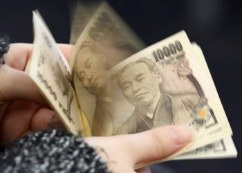 Yen slides as tariffs keep BOJ on hold