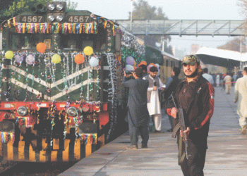 Jaffar Express leaves for Khyber Pakhtunkhwa ahead of Eid