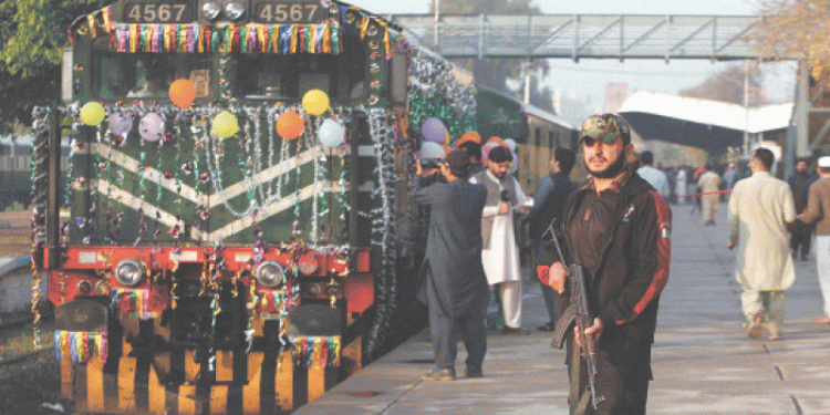 Jaffar Express leaves for Khyber Pakhtunkhwa ahead of Eid