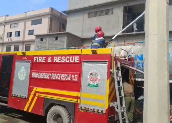 5 injured as blaze in Karachi’s Landhi factory almost under control