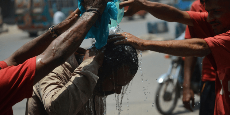 Pakistan’s cities sizzle under extreme hot weather: PMD
