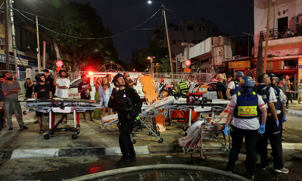 Emergency personnel operate after missiles were launched from Iran to Israel, in Tel Aviv, Israel, June 16, 2025. Photo: Reuters