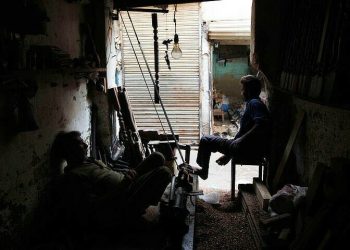 Protests erupt against power outages in KP amid heat wave