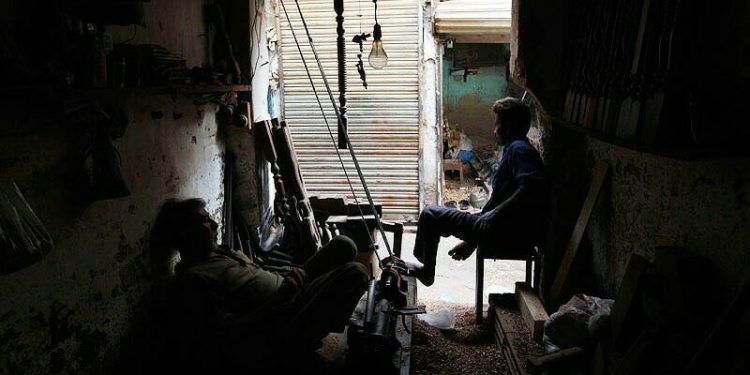 Protests erupt against power outages in KP amid heat wave