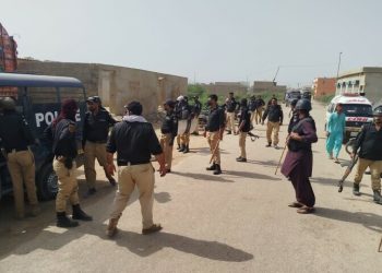 3 cops injured as tanker driver attempts to kidnap traffic officer in Karachi’s Manghopir: police