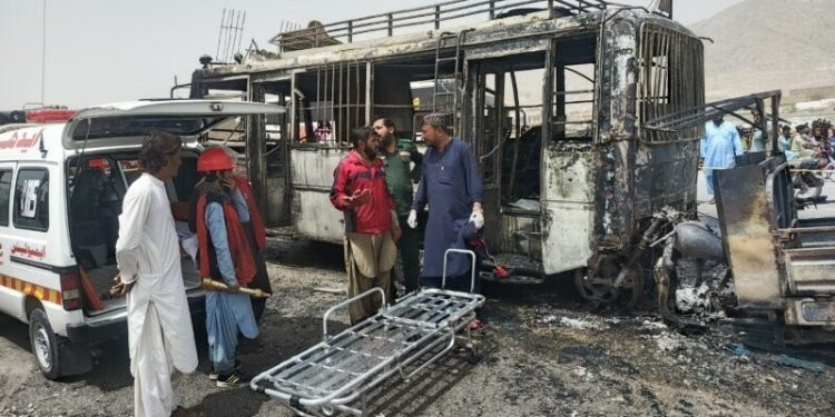 5 dead, 7 injured as bus catches fire after collision with petrol-carrying rickshaw in Quetta