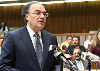 Budget FY26: Pakistan targets 4.2pc growth, slashes overall spending