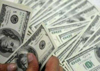 Dollar hovers near 3-1/2-year low as traders wager on US rate cut