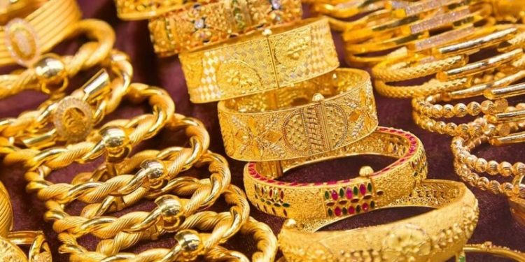 Gold prices per tola gains Rs4,000 in Pakistan - Markets