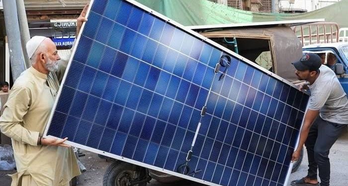 Govt Aims to Generate Rs. 20 Billion in Revenue From 18% GST on Imported Solar Panels