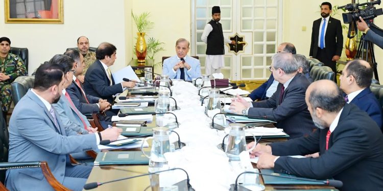 Govt to ‘save millions’ as 155 railway stations in Pakistan go solar - Markets