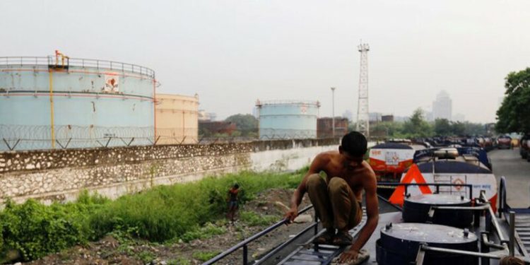 Hindustan Oil Exploration Company halts output in west Indian basin