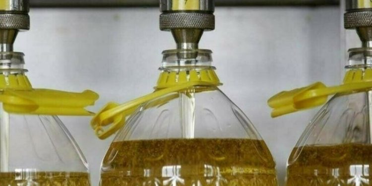 India cuts import tax on crude edible oils to help reduce food prices