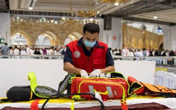 Indonesian Woman Gives Birth in Grand Mosque Courtyard After Hajj