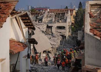 Iran, Israel trade missiles; blasts, air raid sirens rock Tehran, Tel Aviv