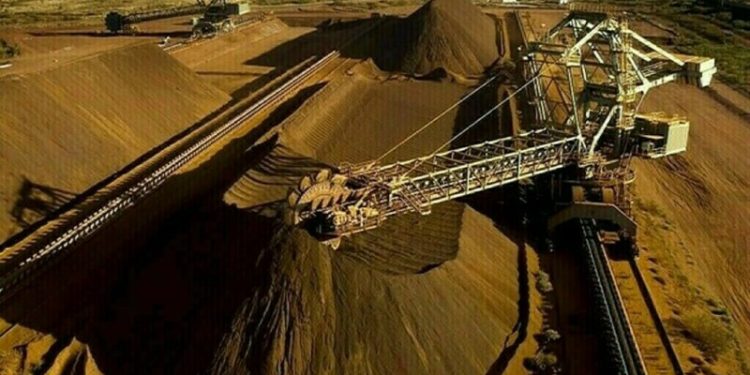 Iron ore posts largest weekly gain in six on falling inventories