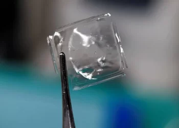 Japanese Scientists Develop Plastic that Dissolves in Seawater Within Hours