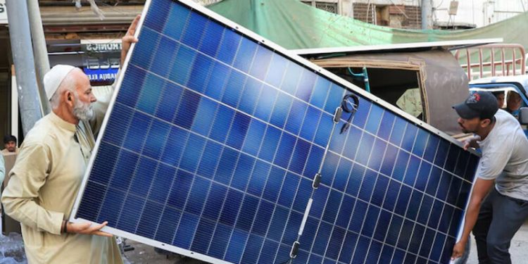 Pakistan’s solar surge lifts it into rarefied 25% club