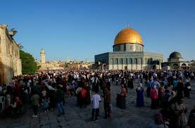 Palestinians Offered Eid Prayers at Al-Aqsa Compound on First Day of Eid ul-Adha