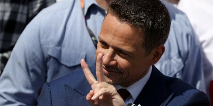 Poland holds knife-edge vote with EU role at stake