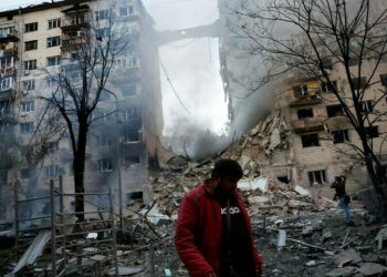 Russian overnight attack on Kyiv kills 14 and injures 44, officials say