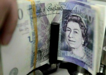 Sterling keeps climbing on struggling dollar