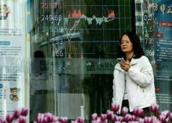 Stocks struggle, oil up for 3rd week as Trump weighs US action on Iran