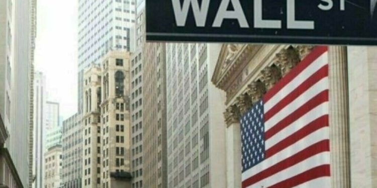 US stocks edge higher on trade progress, inflation data