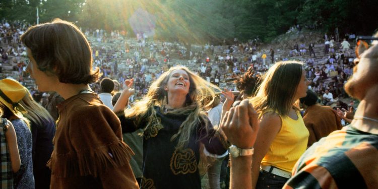 Vintage photos show how people lived, partied, and protested during the 'Summer of Love'