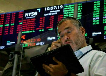 Wall Street mixed as US-China trade talks grab focus