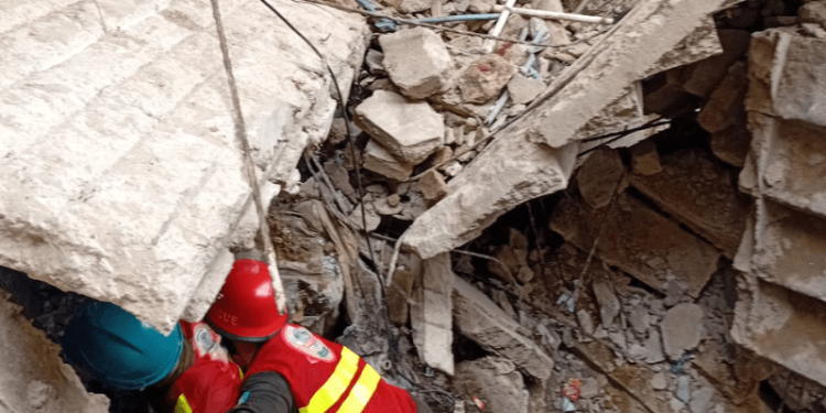 5 injured, rescue efforts underway as building collapses in Karachi’s Lyari