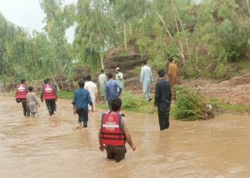 6 die in flash floods, rains in KP and Punjab