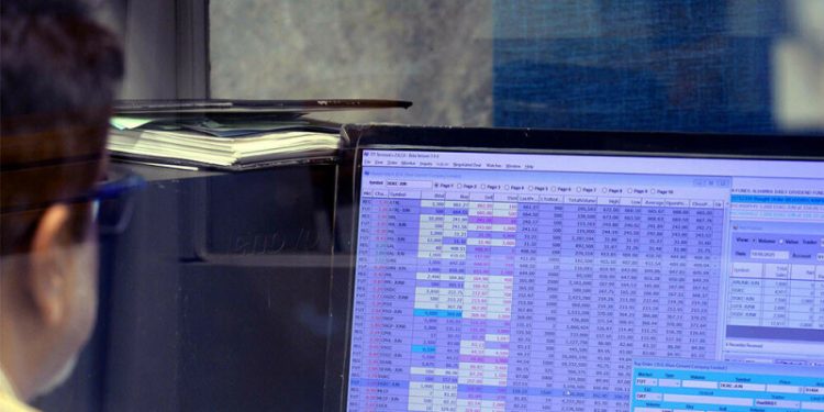 KSE-100 loses 562 points on profit-taking