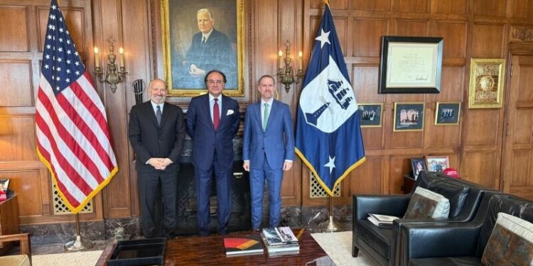 Aurangzeb in US to advance economic cooperation: finance ministry