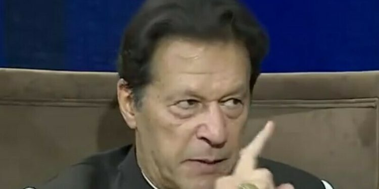 Imran decries lack of ‘meaningful momentum’ for Aug 5 protest, orders PTI to shun all differences