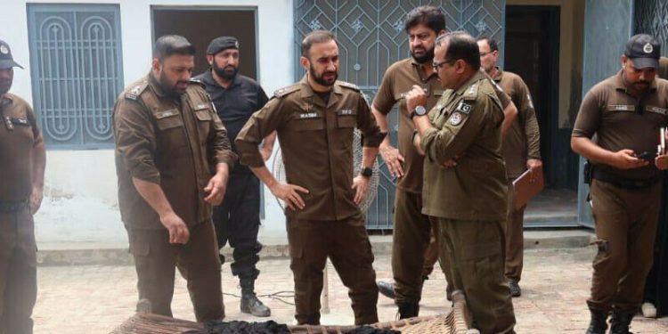 Man allegedly kills 3 family members in Mandi Bahauddin: police