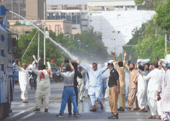 Gridlock as police break up Sindh govt employees’ march on CM House