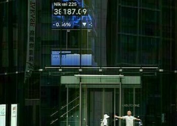 Asian shares tick up ahead of US payrolls test; Trump’s tax bill in focus