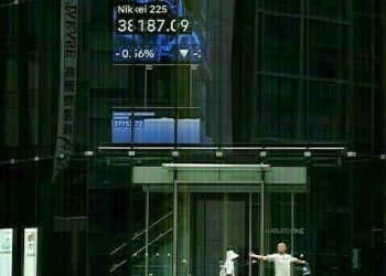 Asian stocks wobble, dollar edges down with tariff deadline in focus - Markets